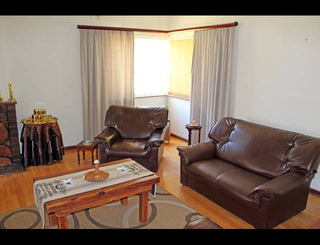 3 BEDROOM HOUSE FOR SALE IN STRAND CENTRAL